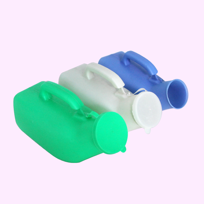 Autoclavable portable plastic male urinal with cover